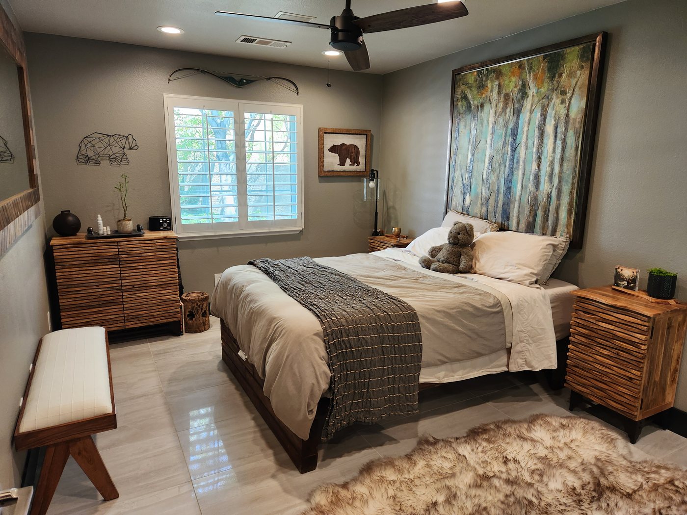 The Bear Room with Pacific Northwest decor.