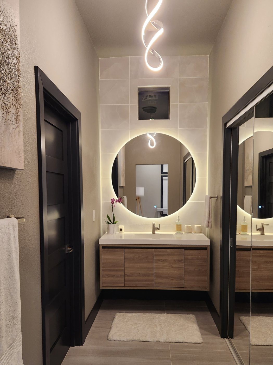 Bathroom attached to the Brilliant Suite.